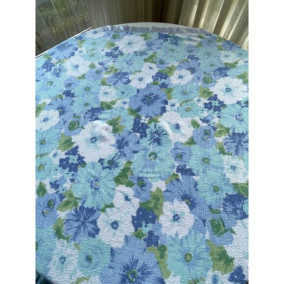 Vintage 1970s fleece blanket, blue white floral, flower power, full size bed - Picture 3 of 10